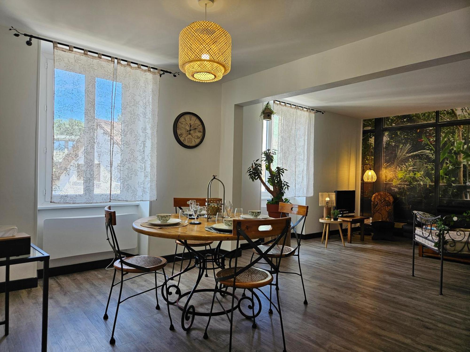 Appartement Le Jardin Imaginaire Champagnole Esterno foto